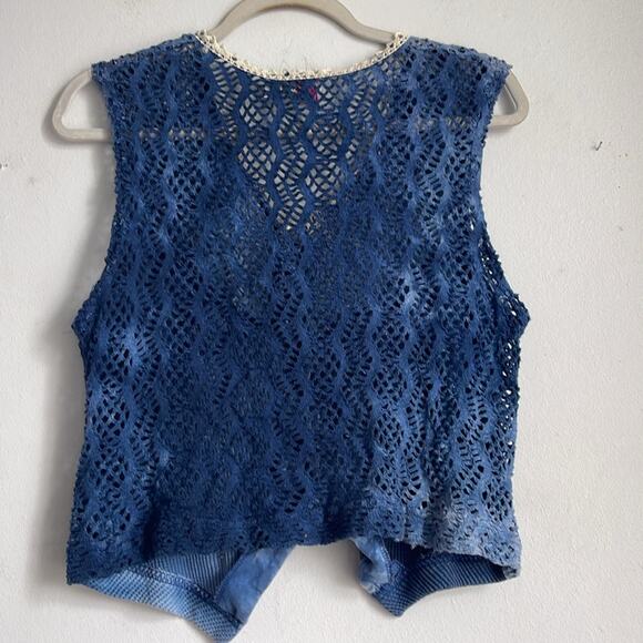 Vintage crocheted lace button up sleeveless vest tank top - Picture 6 of 6